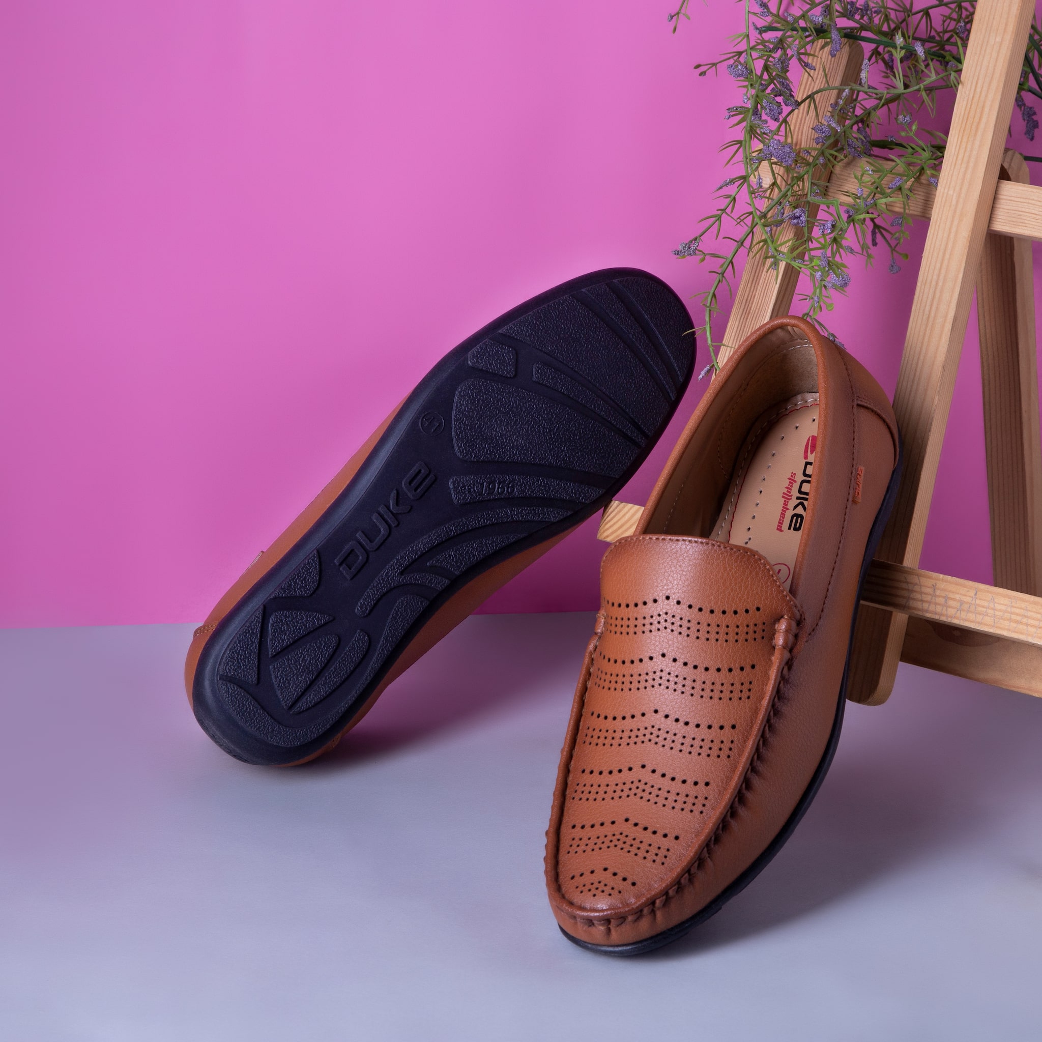 

Duke Men Tan Loafers