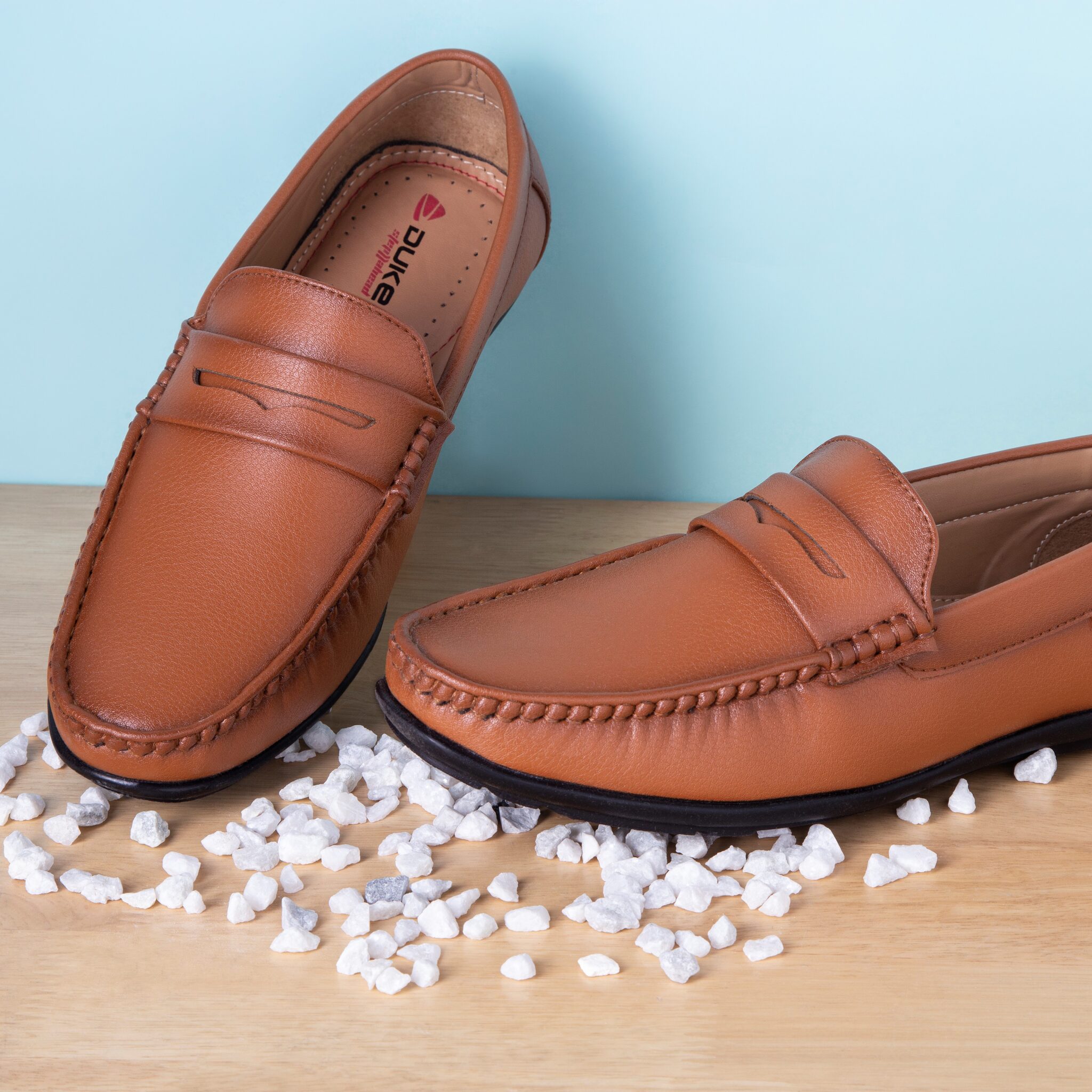 

Duke Men Tan Loafers