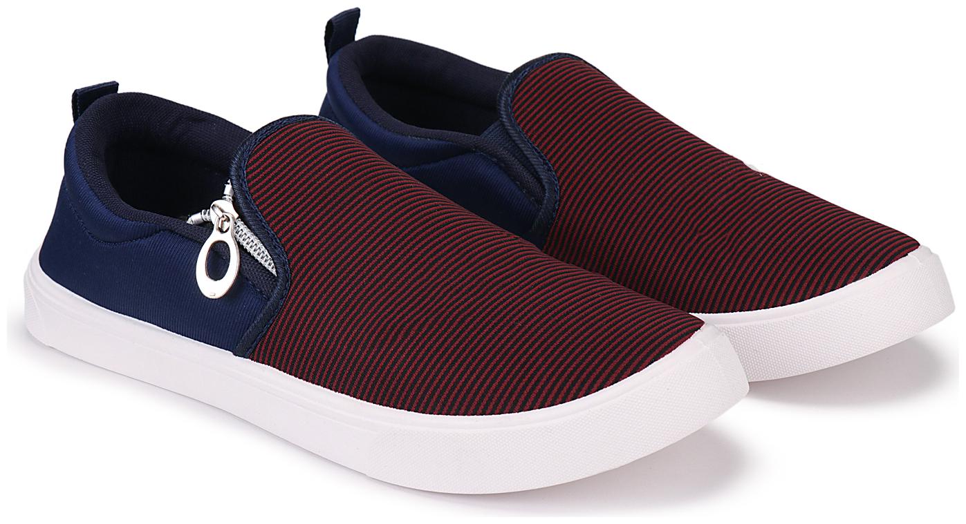 

Earton Men Blue Loafers