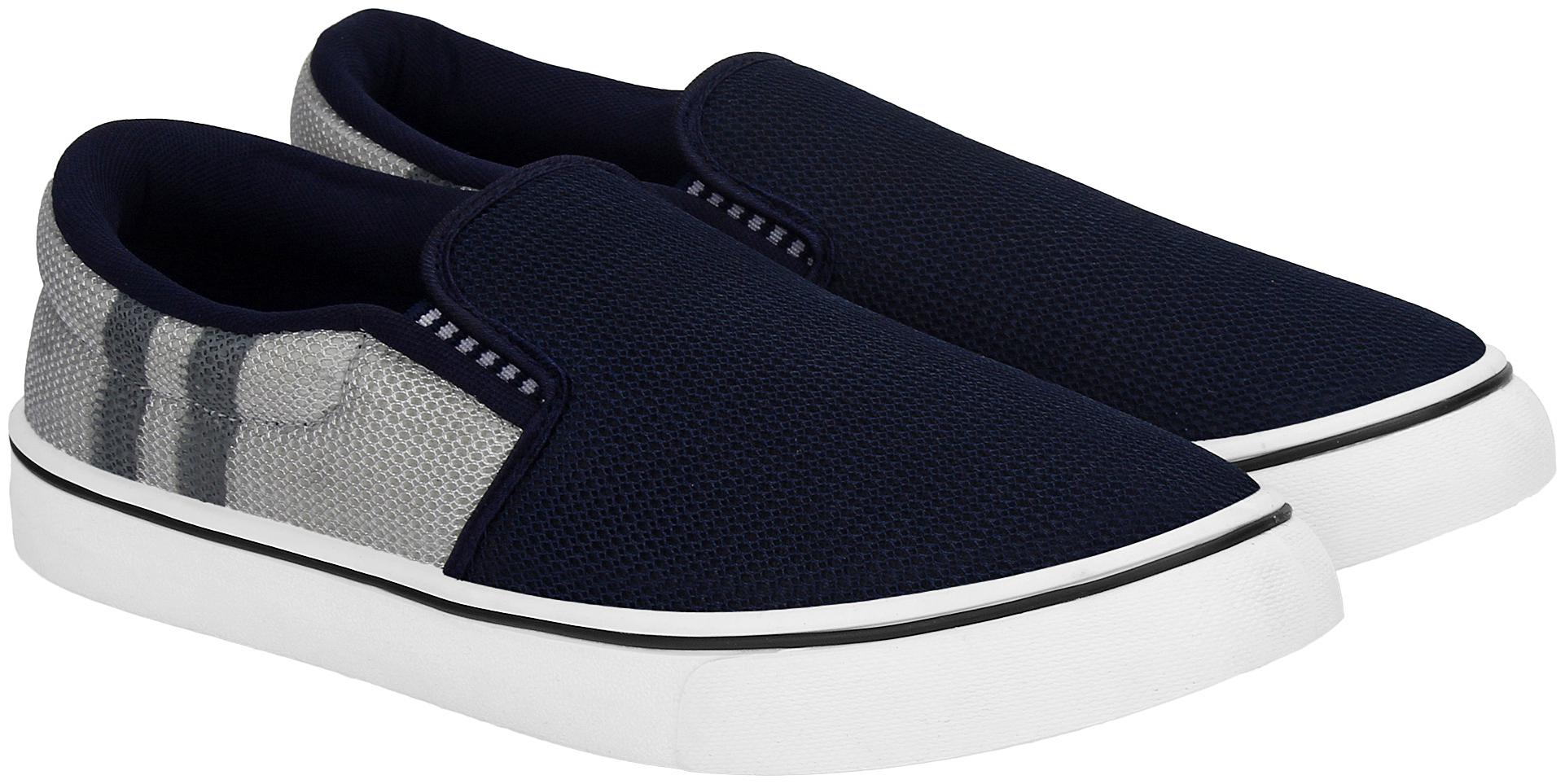 

Earton Men Blue Loafers