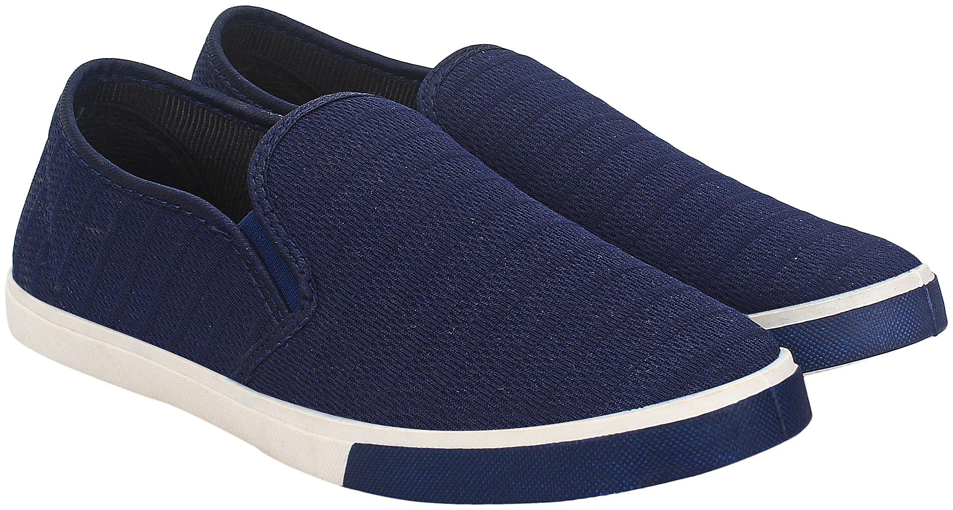 

Earton Men Blue Loafers