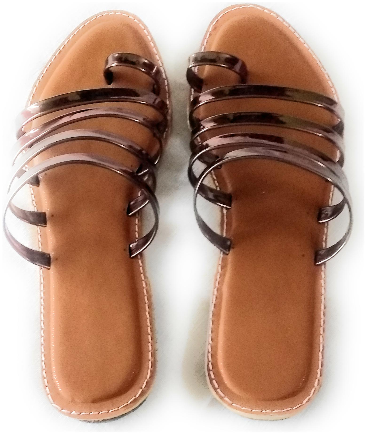 

Fahion World Flat Slippers for women in modern style partywear