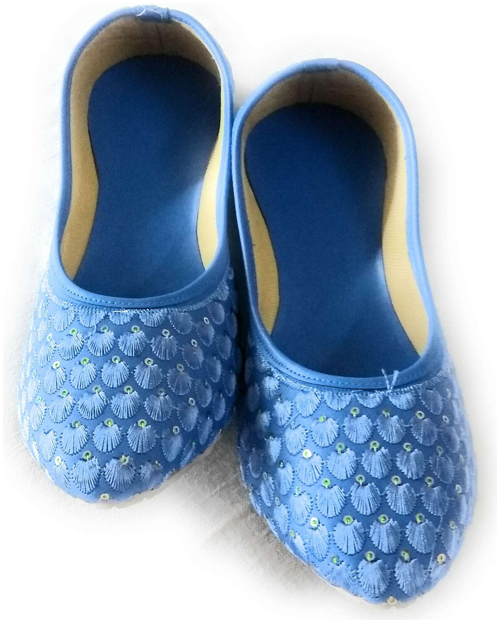

Fashion World modern designing bellies for womens and girls