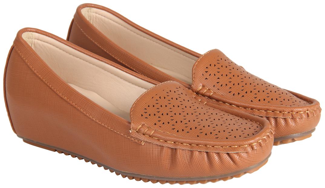 

Flat n Heels Women Tan Loafers