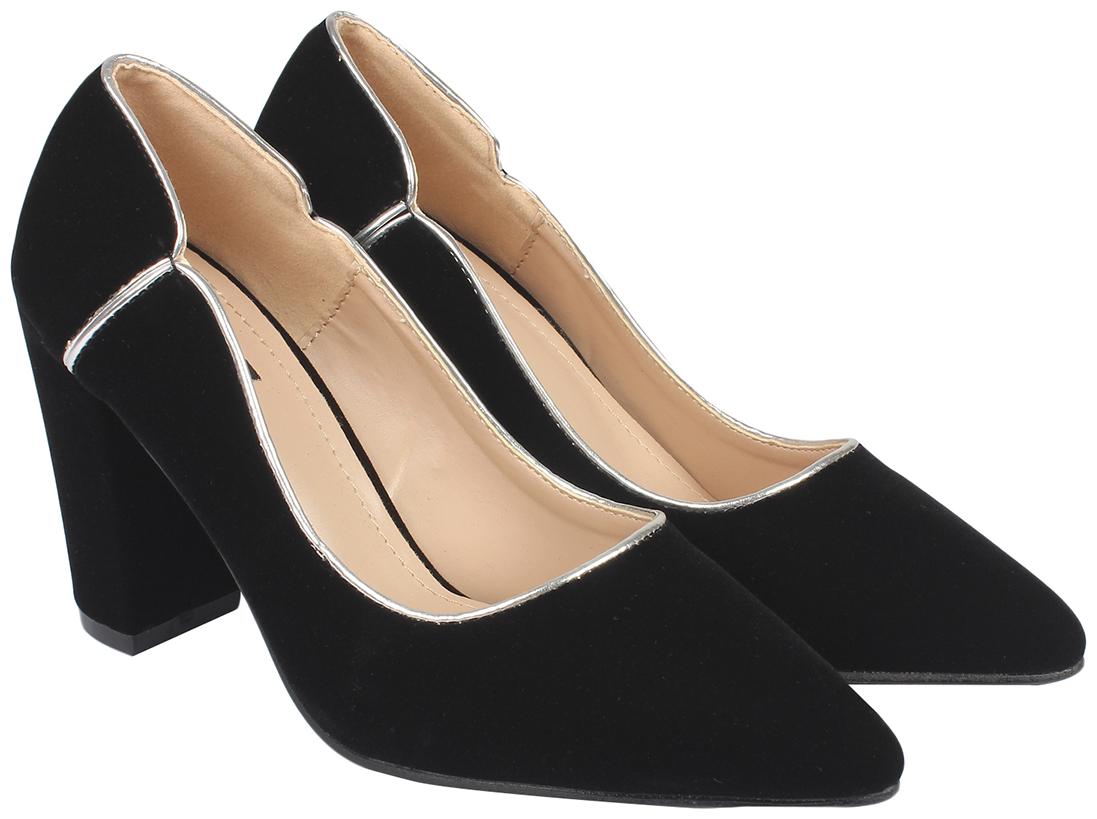 

Flat n Heels Women Black Pumps