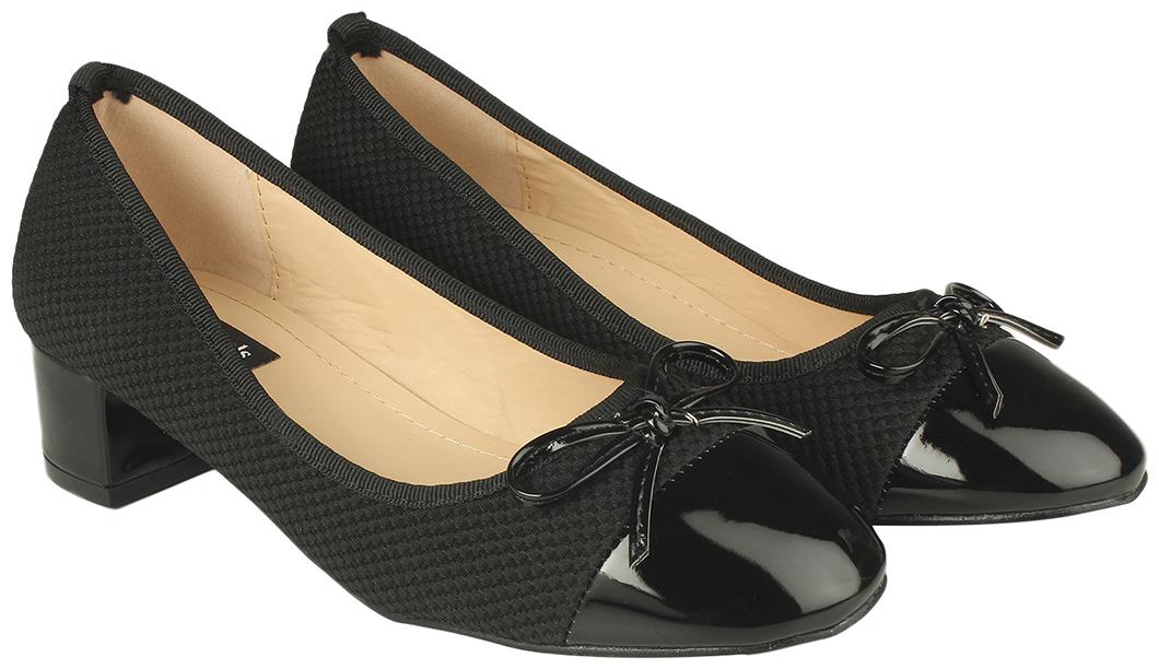 

Flat n Heels Women Black Pumps