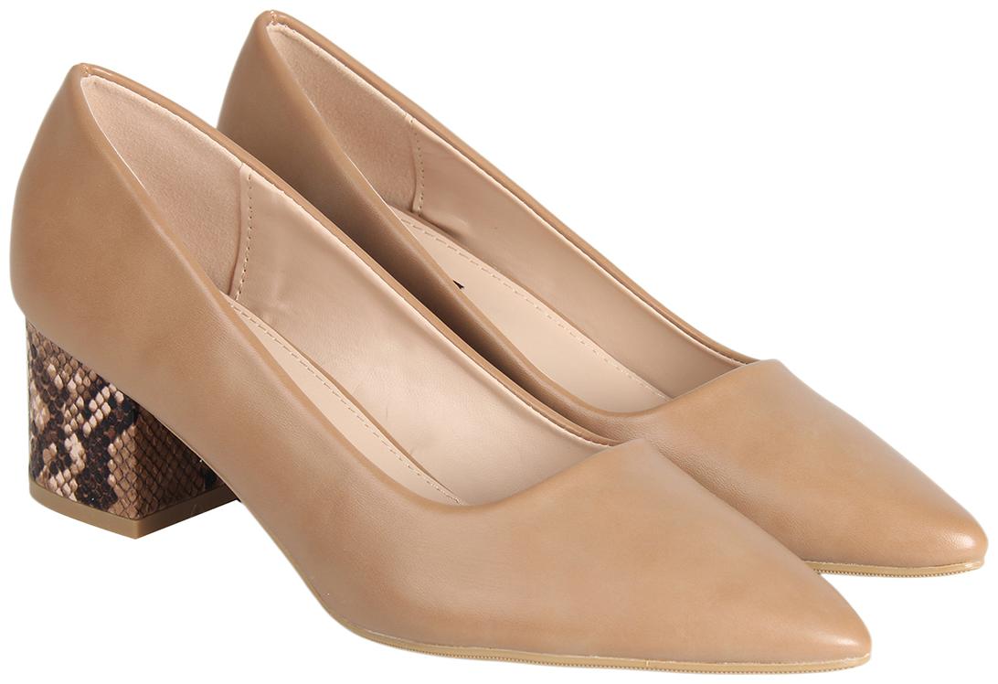 

Flat n Heels Women Brown Pumps