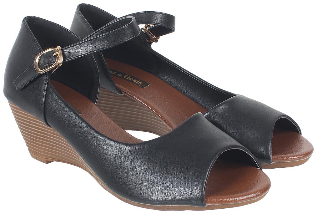 

Flat n Heels Women Black Sandals