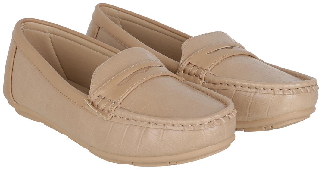 

Flat n Heels Women Beige Loafers