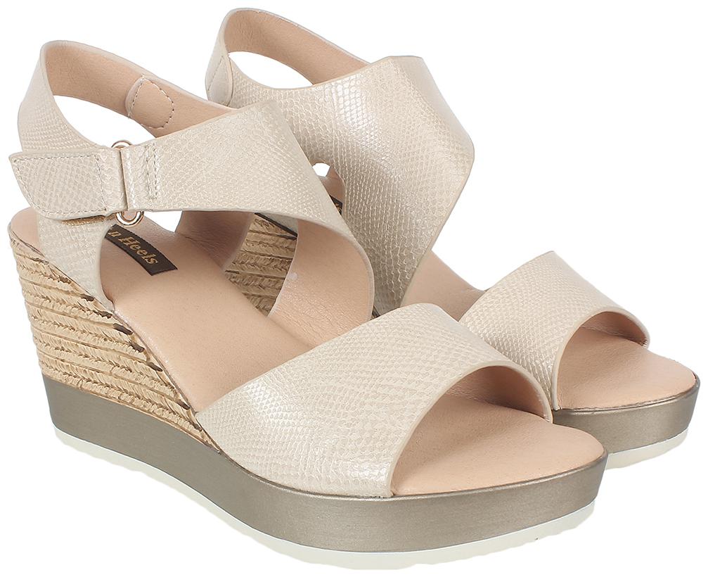 

Flat n Heels Women Beige Sandals