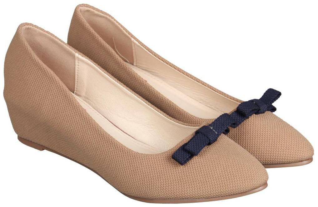 

Flat n Heels Women Beige Wedges