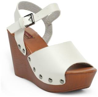 Flat n  White Wedges