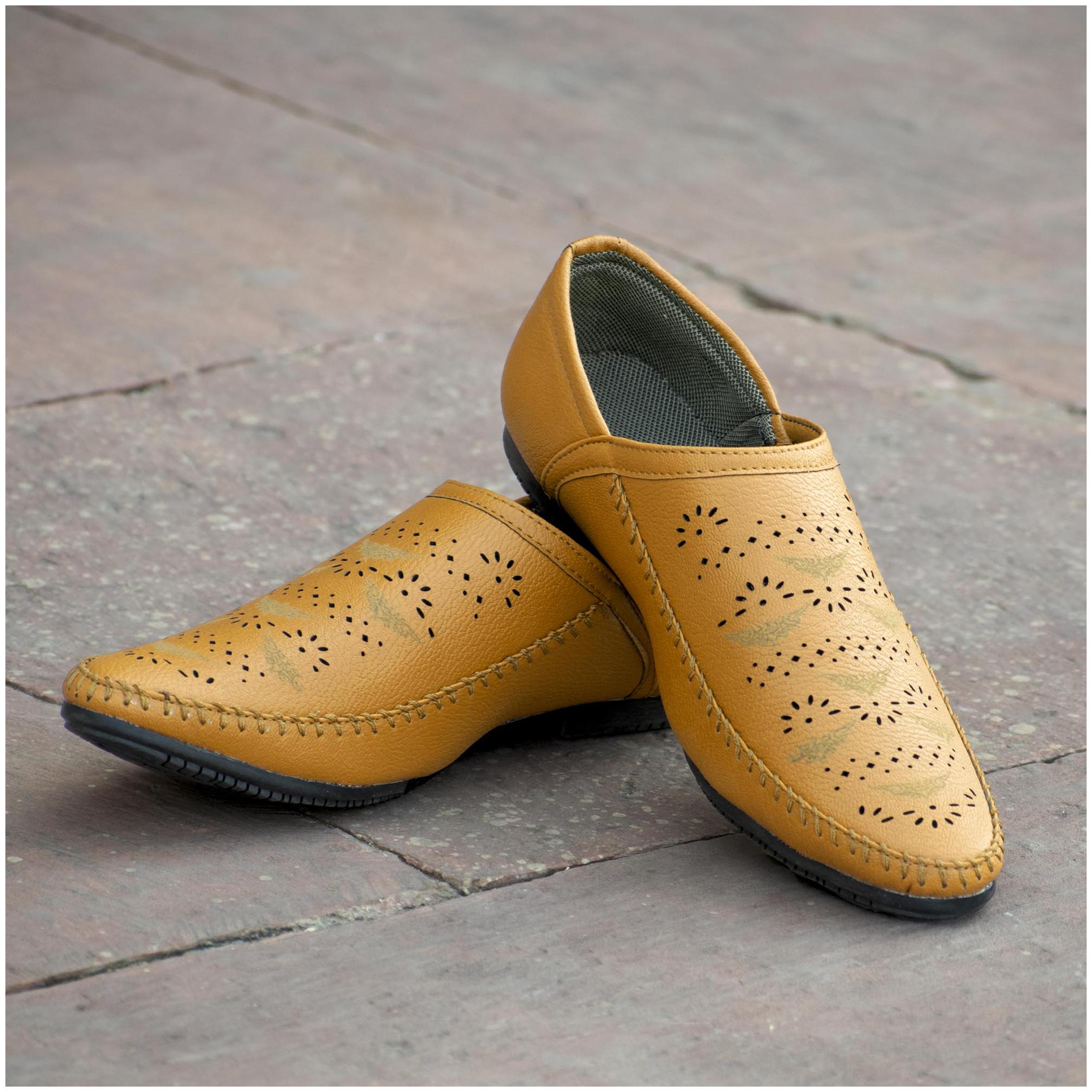 

Groofer Men Tan Casual Shoes - 722TAN