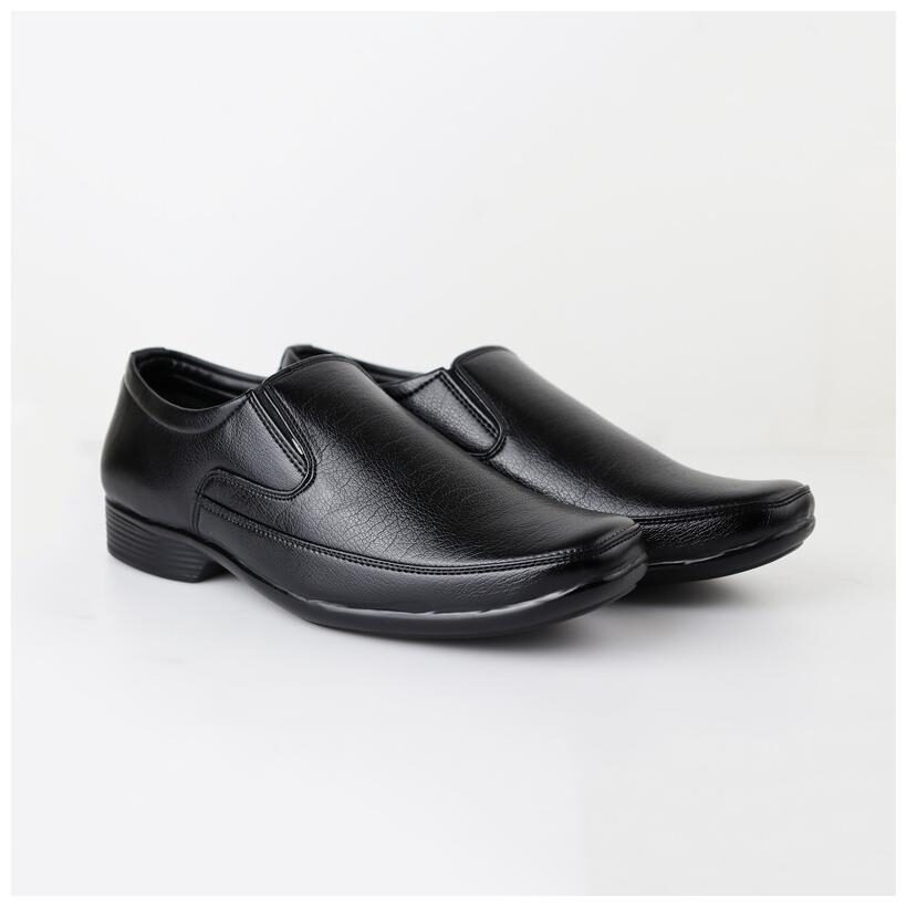 

HIKBI Men Black Slip-On Formal Shoes - 1182DSBK