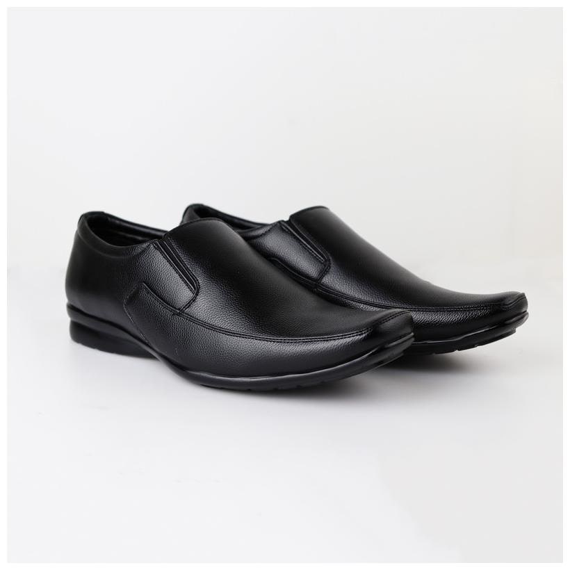 

HIKBI Men Black Slip-On Formal Shoes - 2515DSBK
