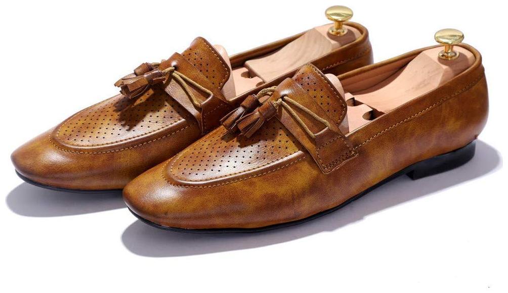 

HUSH BERRY Men Tan Loafers