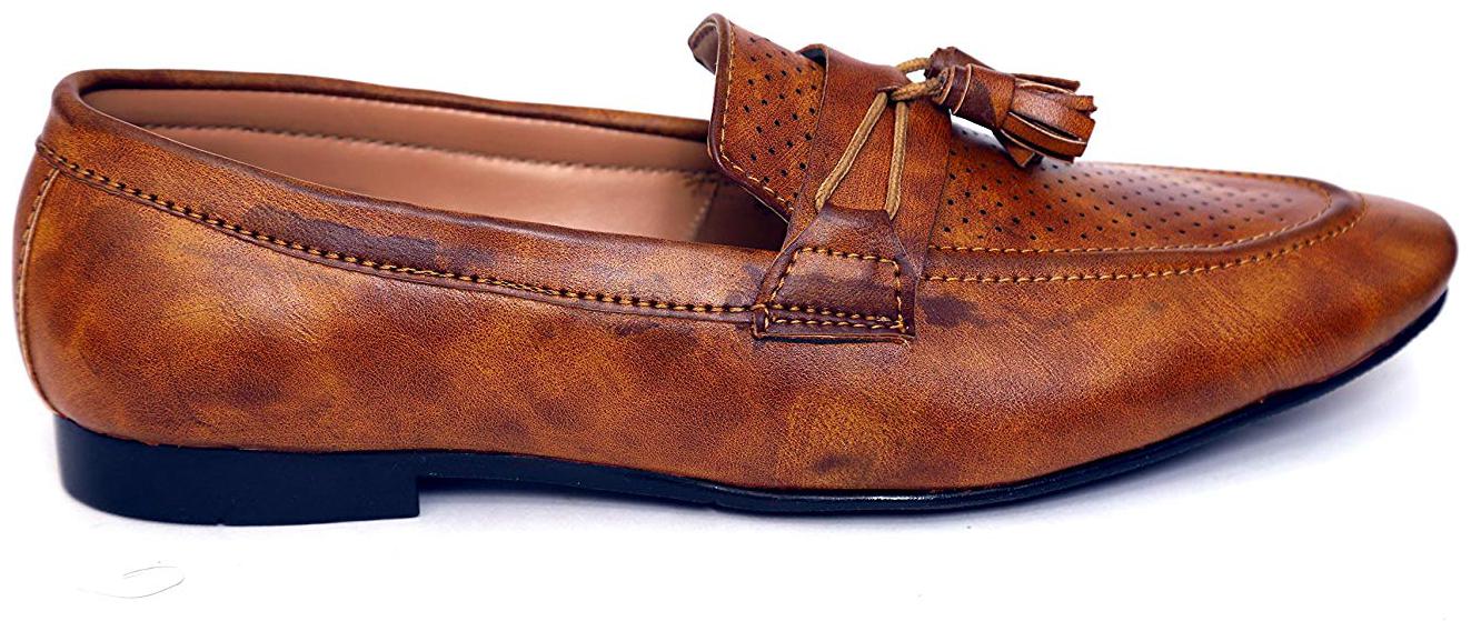 

Hush Berry Men s Pinch Tassel Loafer (8 Tan)
