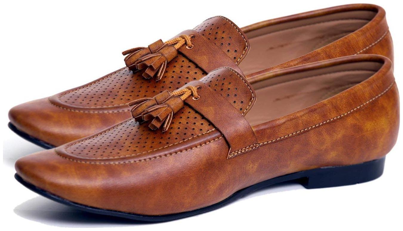 

HUSH BERRY Men Tan Loafers