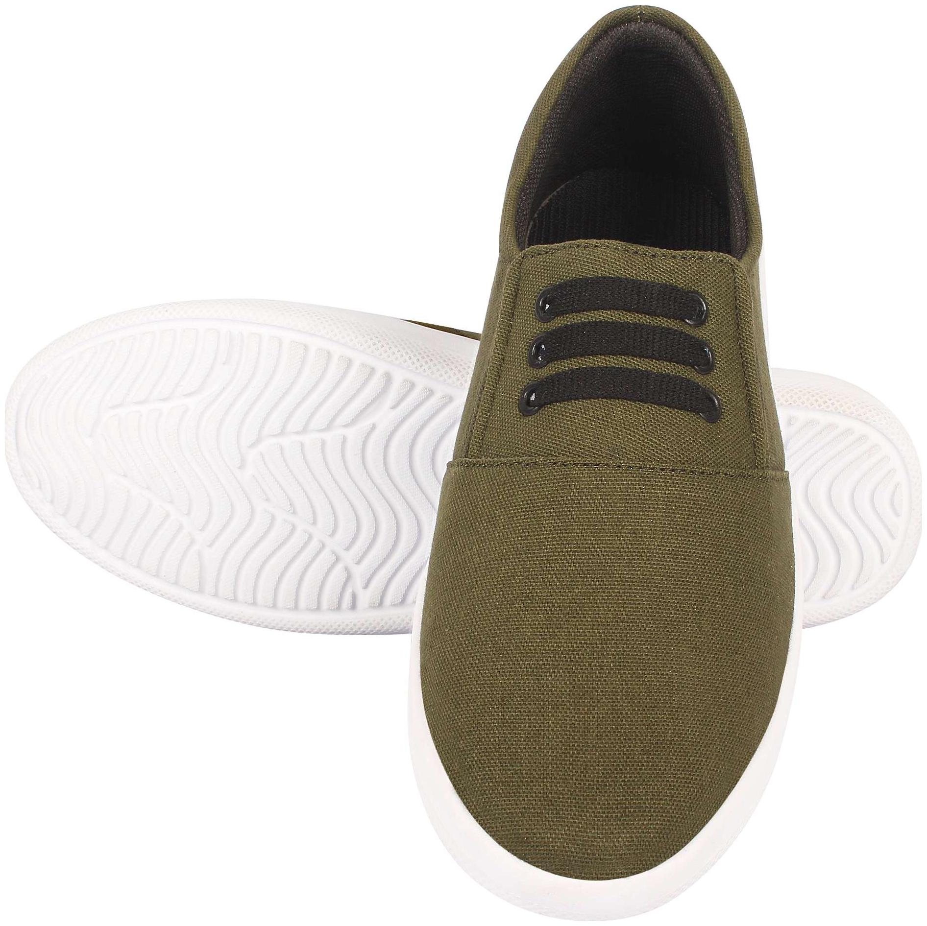 

KANEGGYE Men Green Loafers