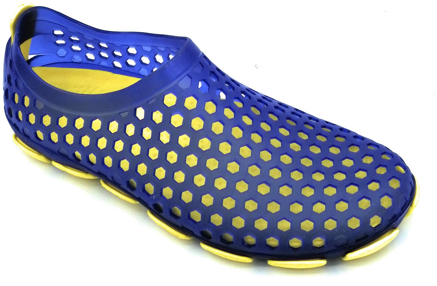 

KAPANI FASHION Men Yellow Clogs