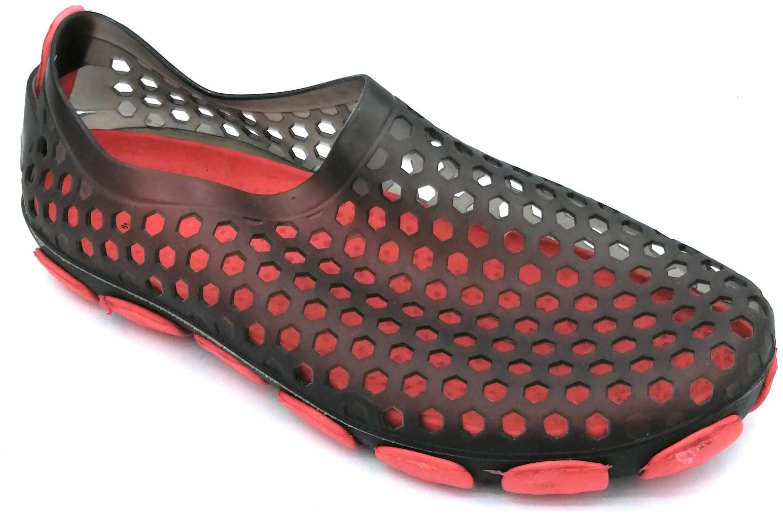 

KAPANI FASHION Men Red Clogs