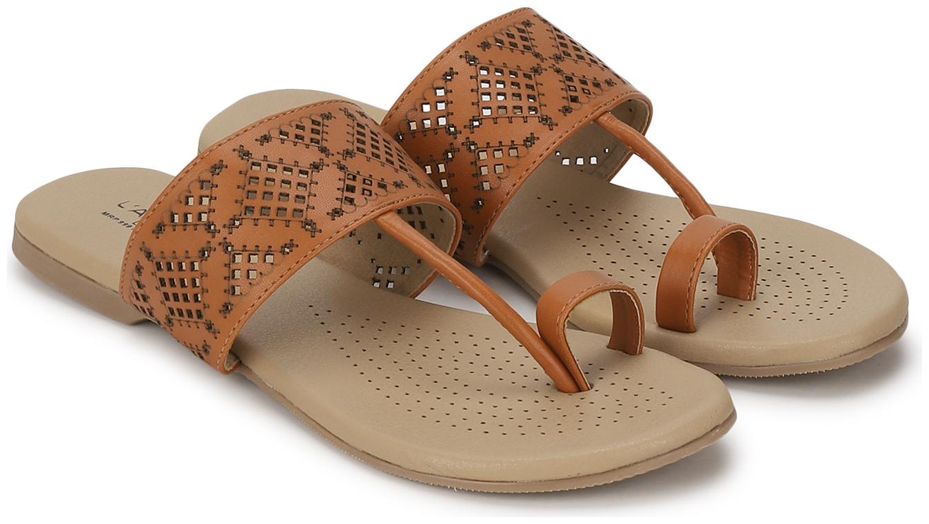 

L AMOURE Women Tan One Toe Flats