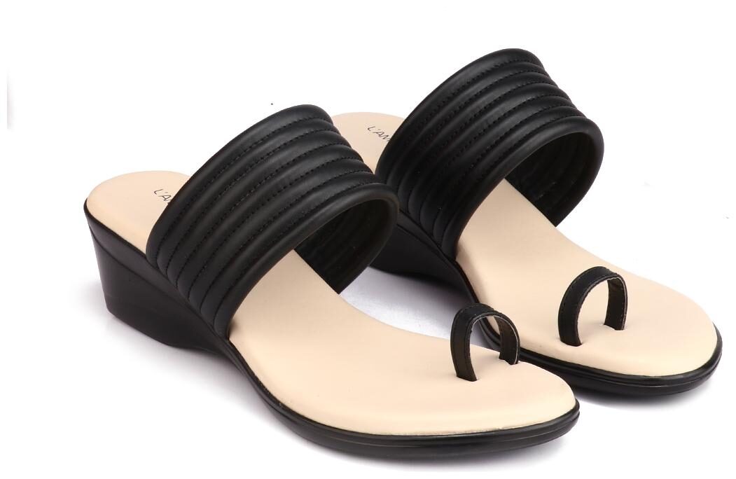 

L AMOURE Women Black Wedges