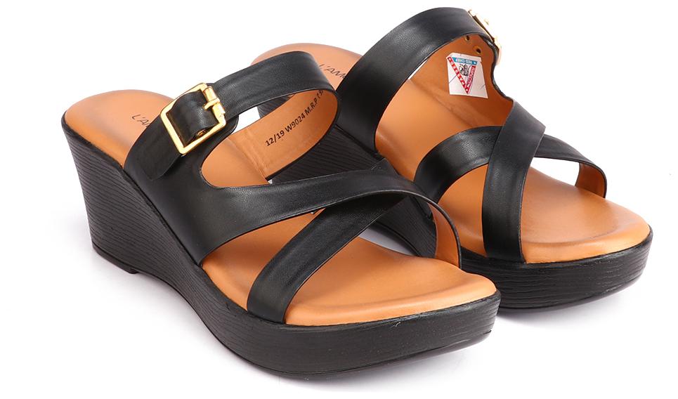 

L AMOURE Women Black Wedges