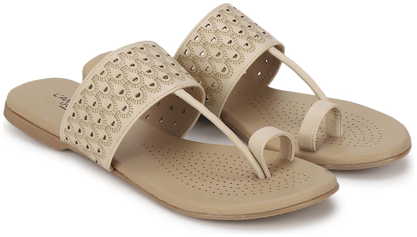 

L AMOURE Women Beige One Toe Flats