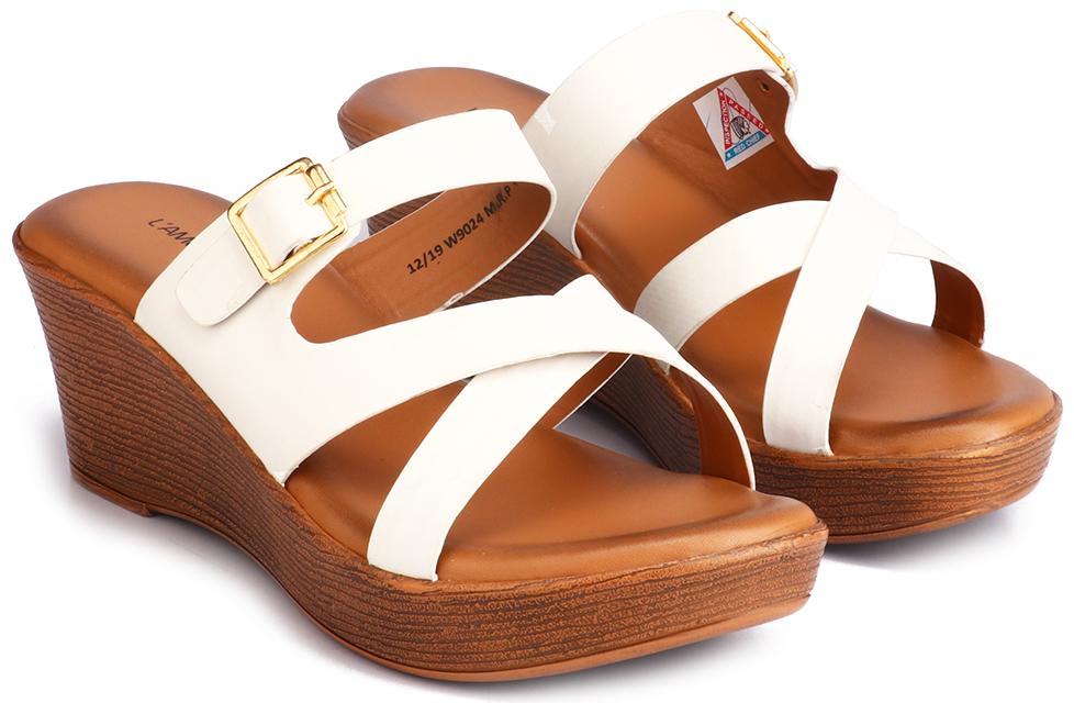 

L AMOURE Women White Wedges