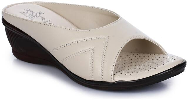 Senorita Women Beige Heels