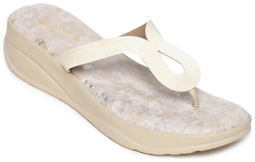 

Monrow Women Beige Wedges