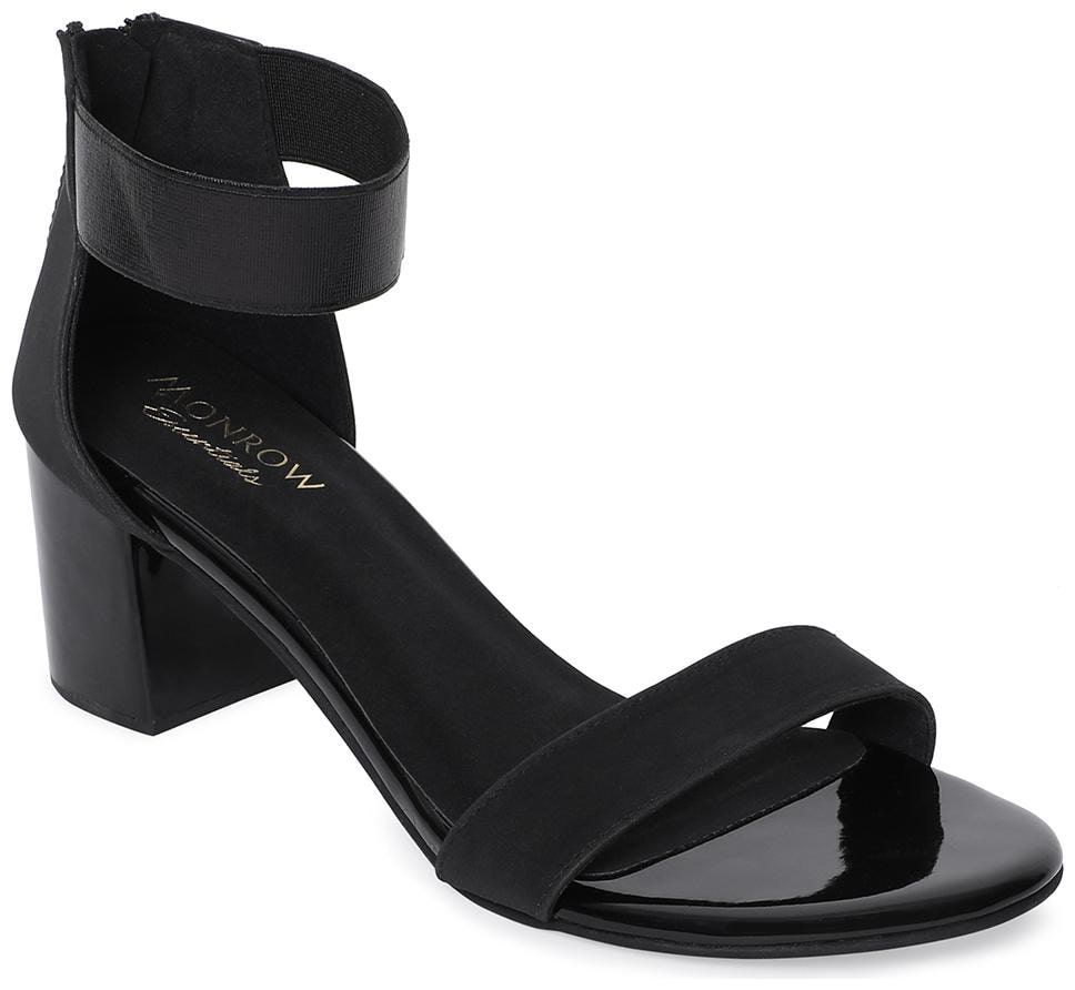 

Monrow Women Black Pumps