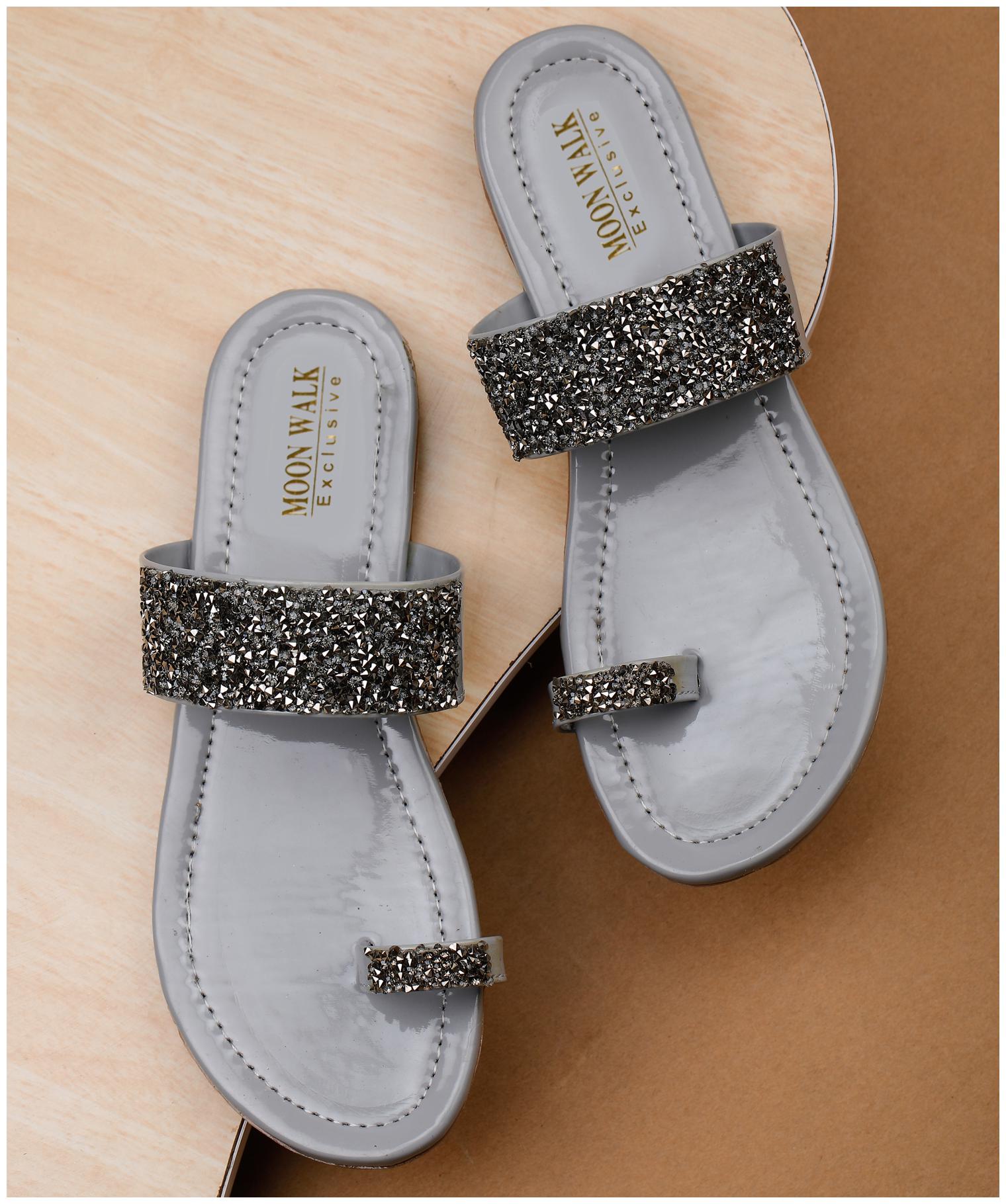 

Moonwalk Women Grey One Toe Flats