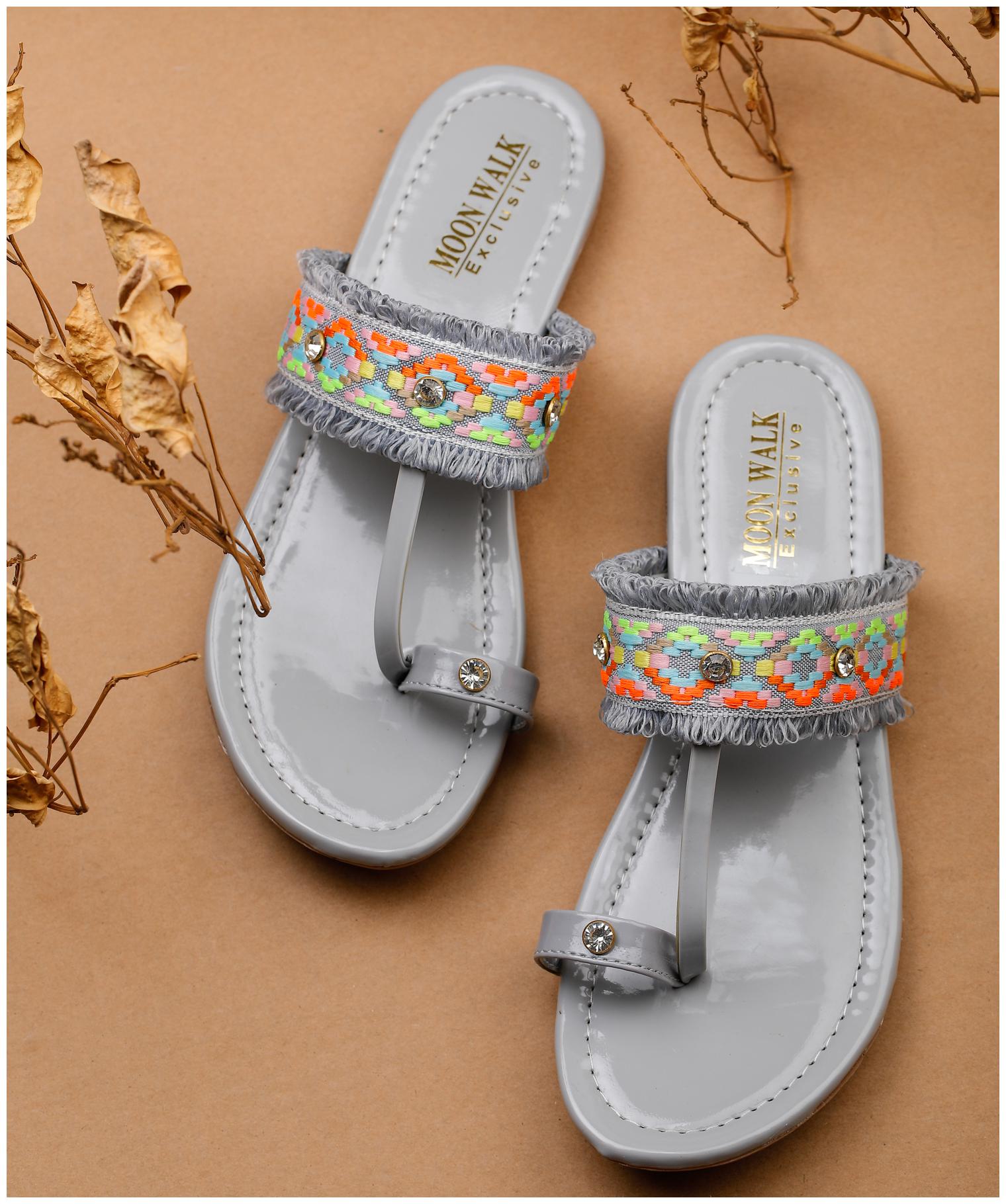 

Moonwalk Women Grey One Toe Flats