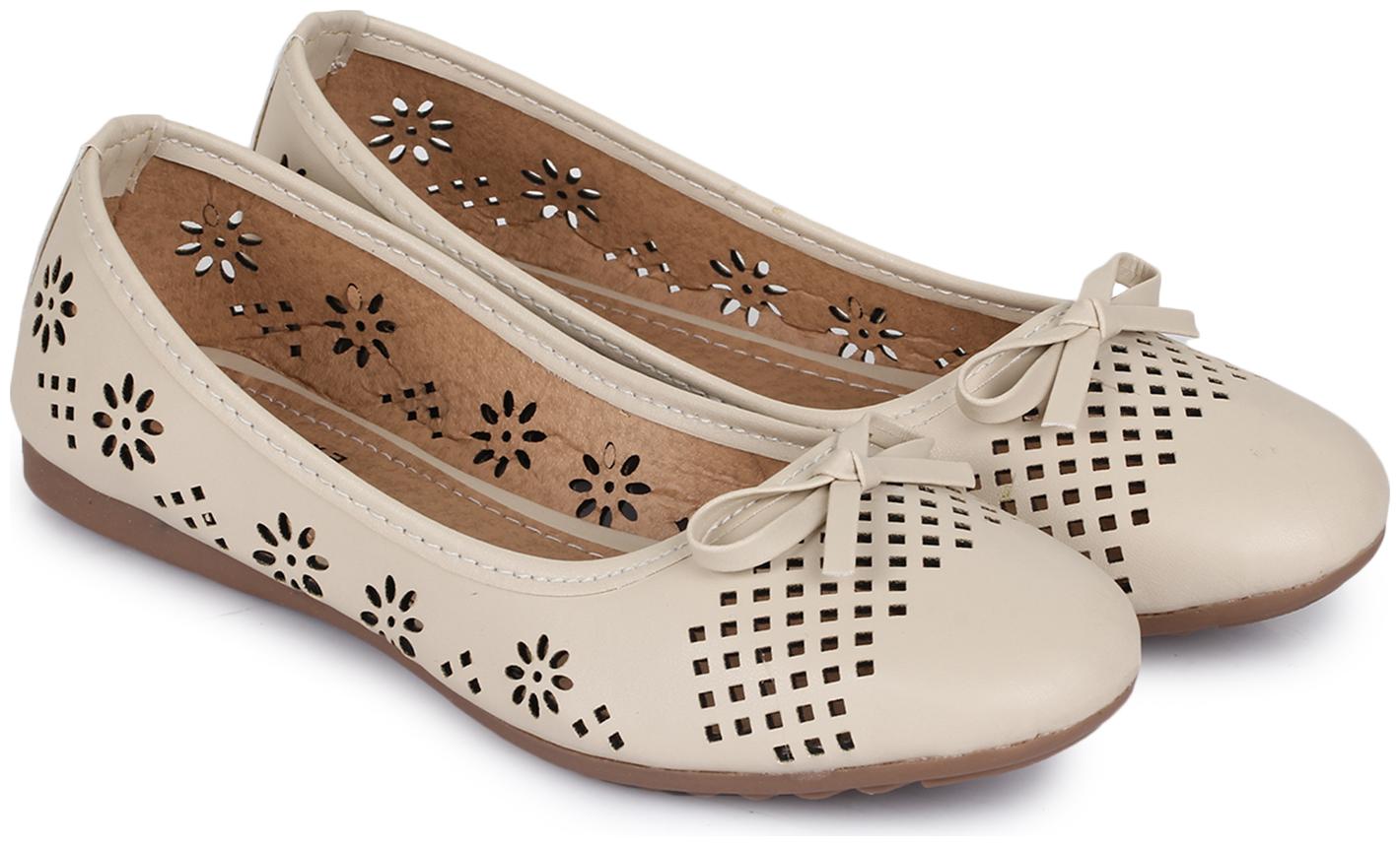 

Moonwalk Women Cream Bellies
