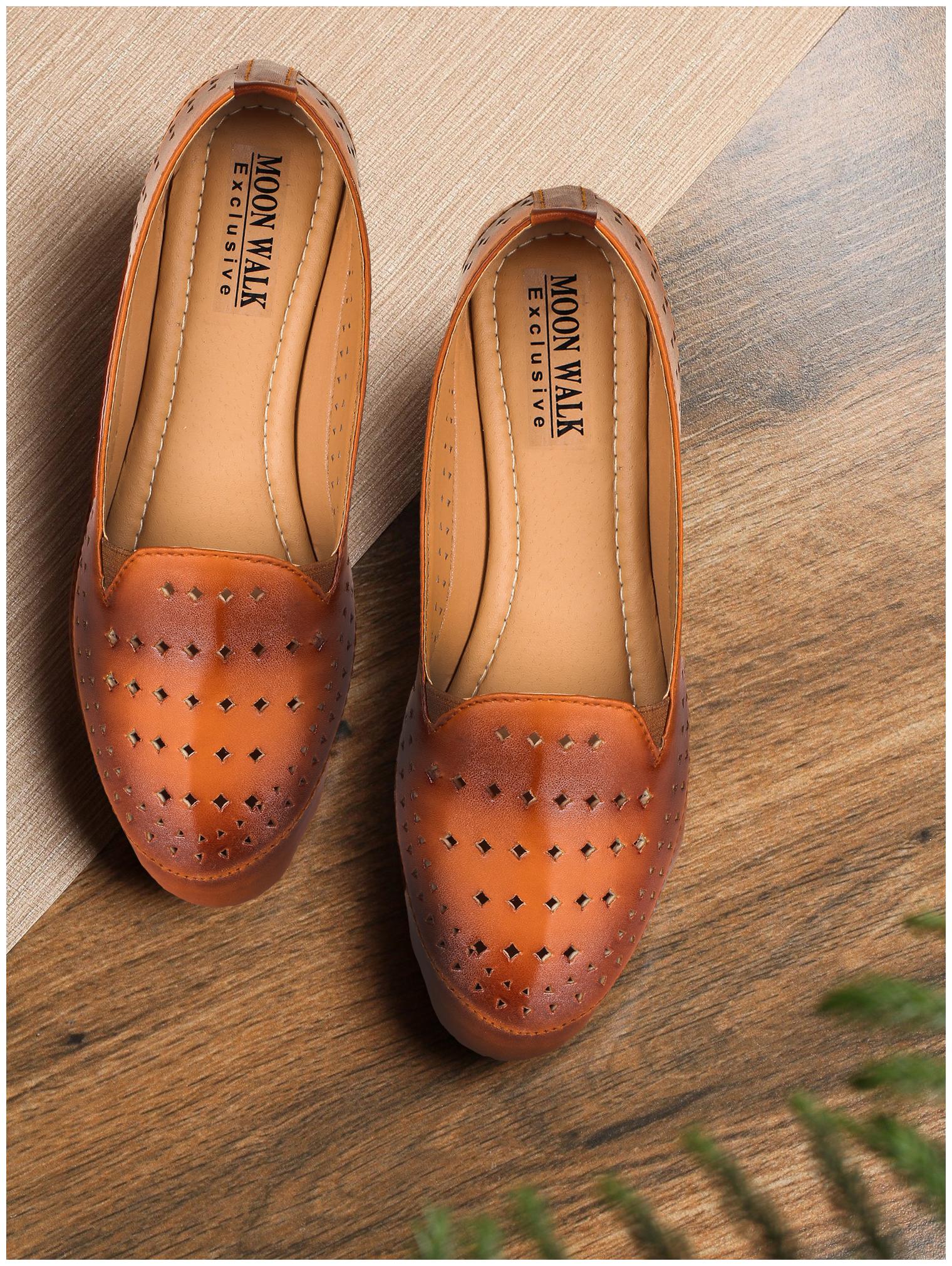 

Moonwalk Women Tan Bellies