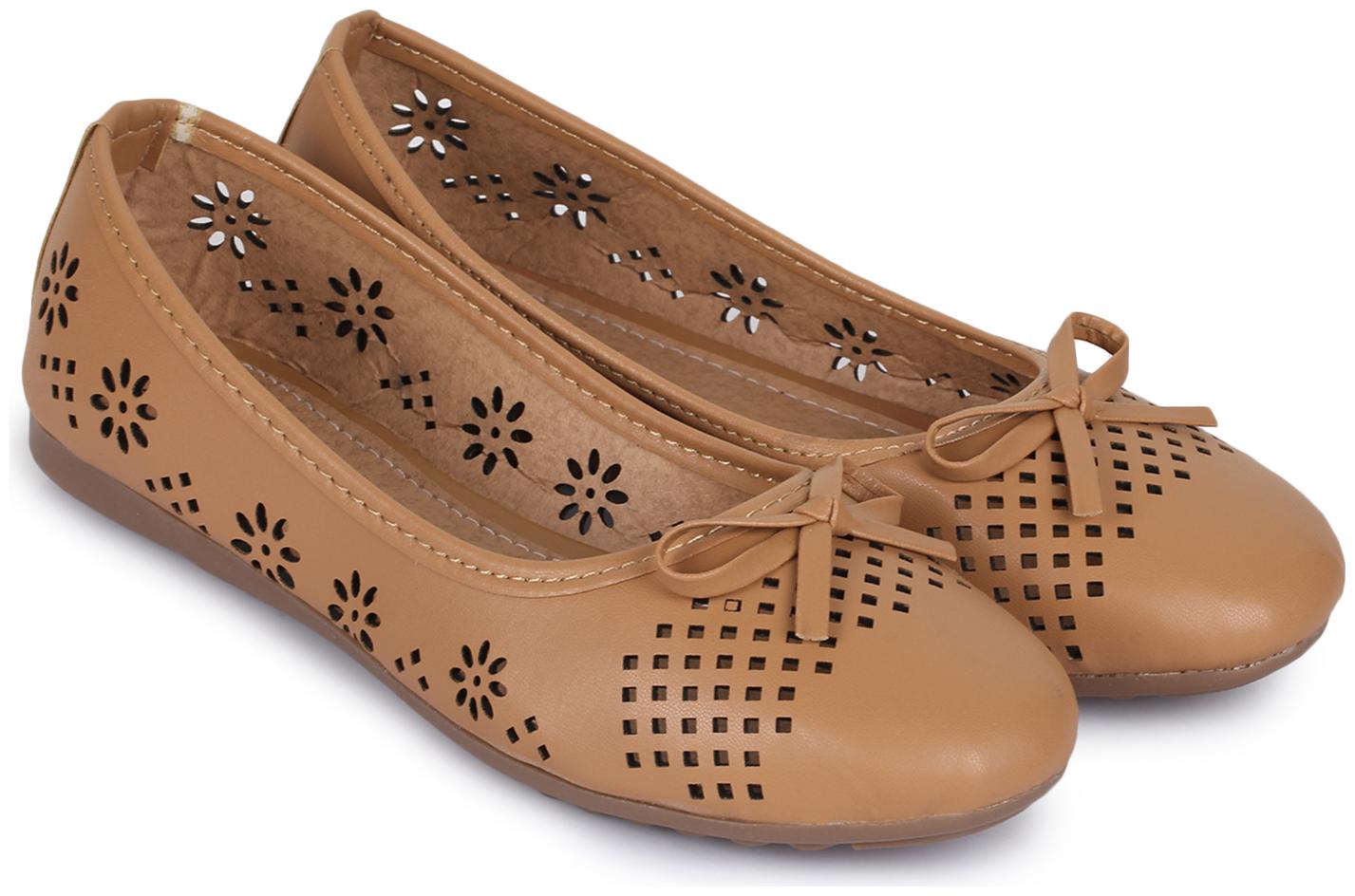 

Moonwalk Women Beige Bellies