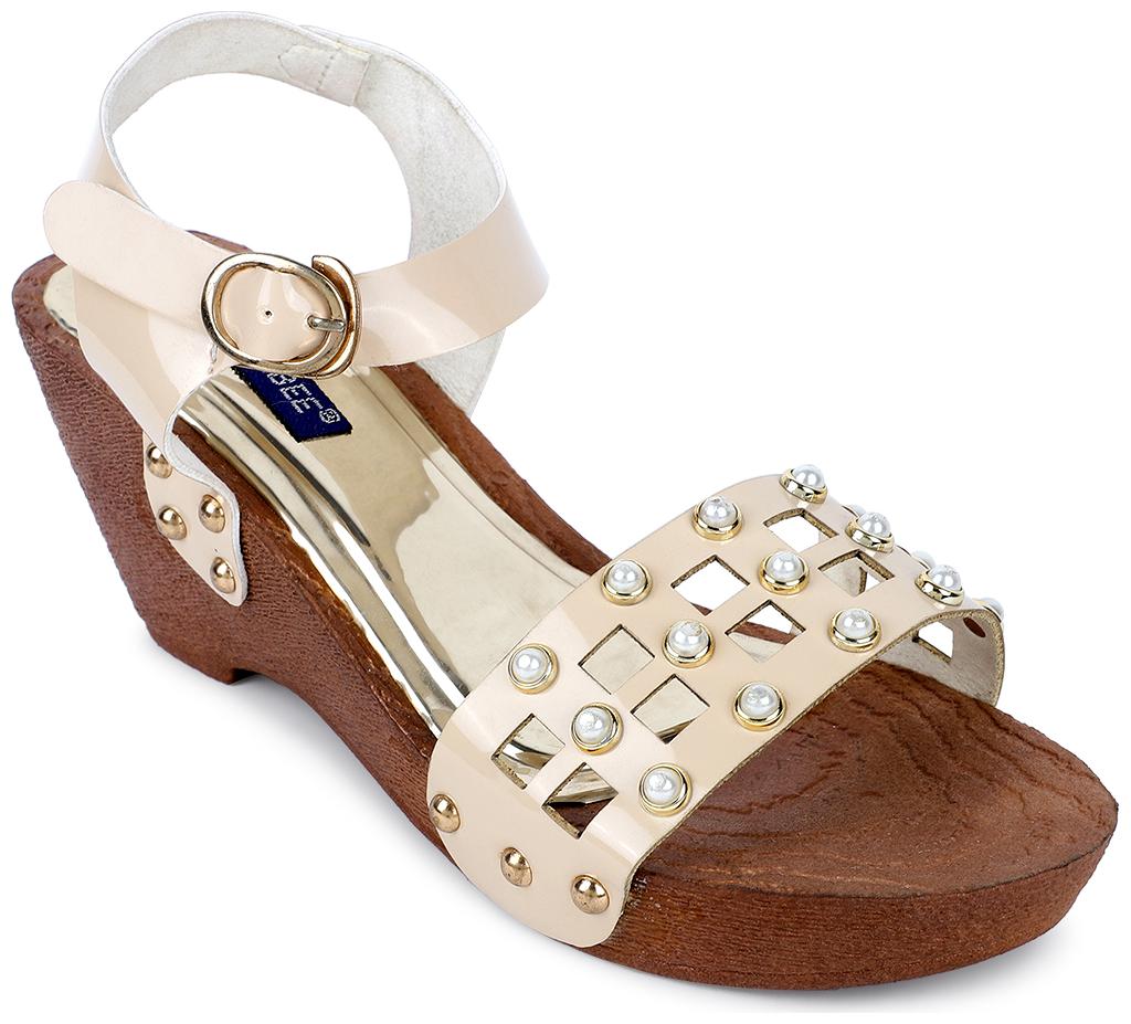 

MSC Women Cream Wedges