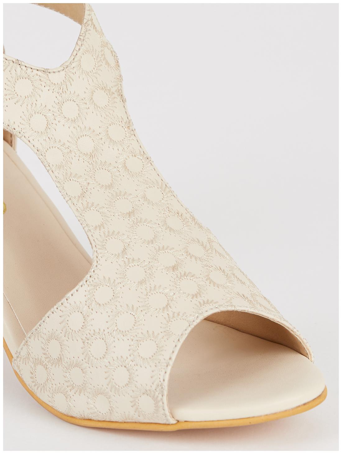 

Nupie Women Beige Wedges