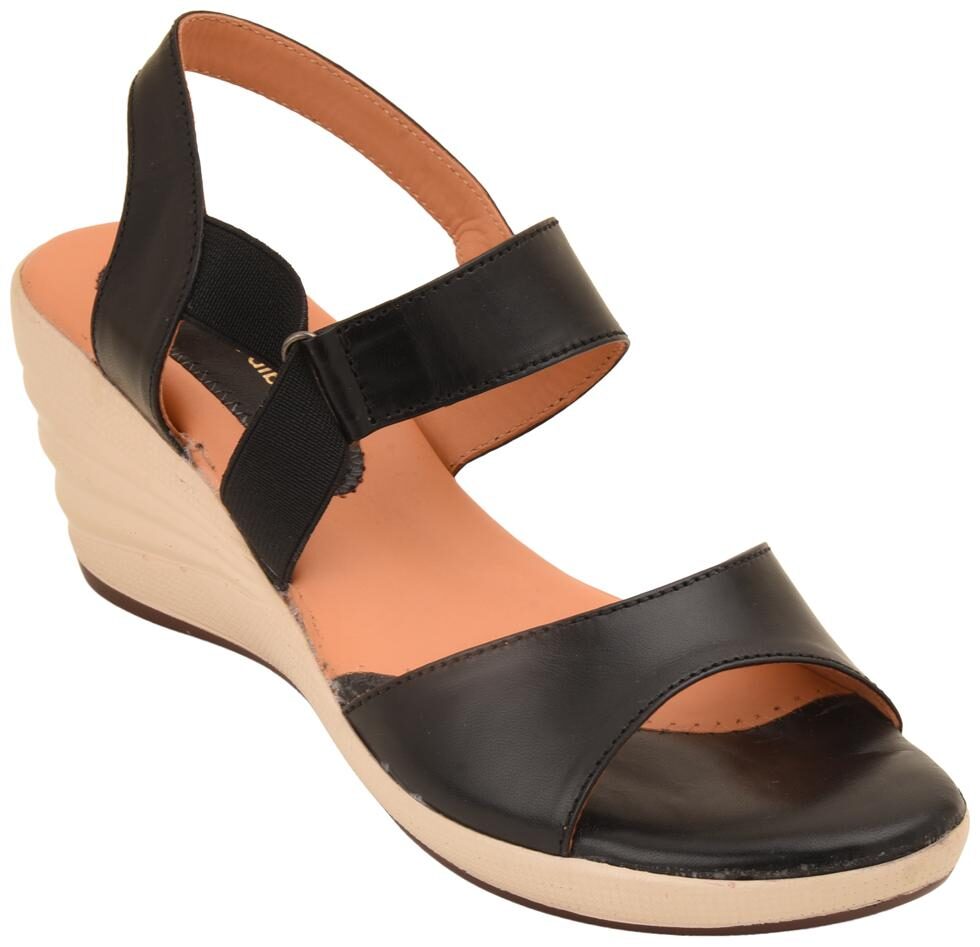 

PELLE ALBERO Women Black Wedges