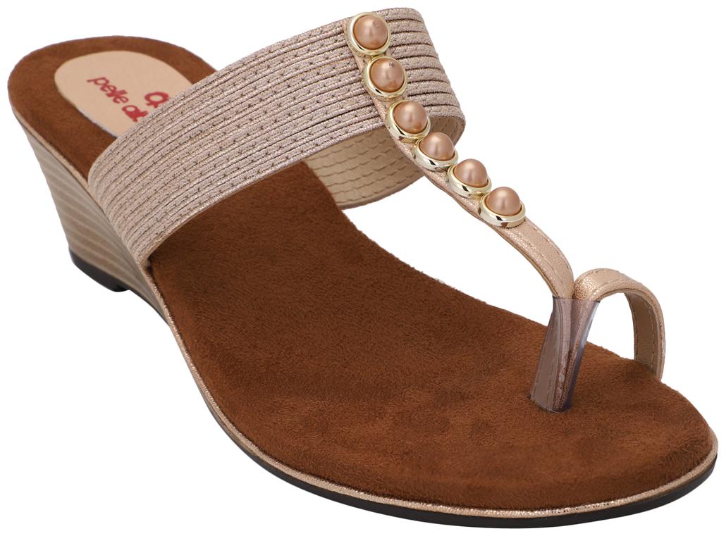 

PELLE ALBERO Women Beige Sandals