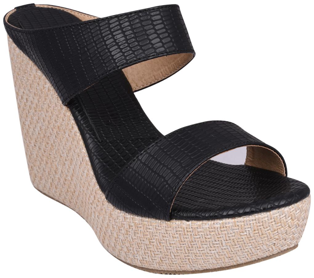 

PELLE ALBERO Women Black Wedges