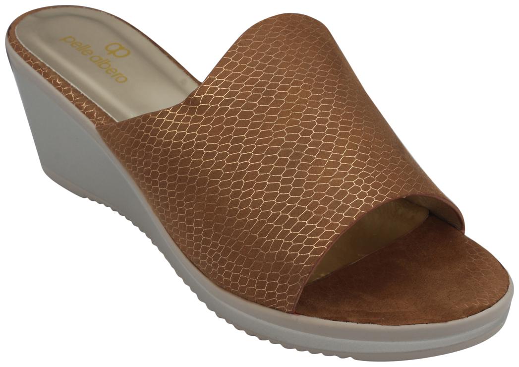 

PELLE ALBERO Women Brown Wedges