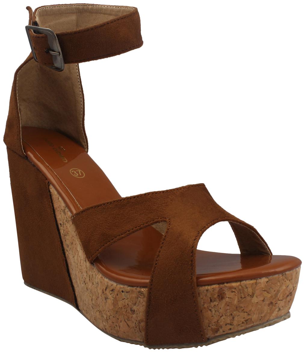

PELLE ALBERO Women Brown Wedges