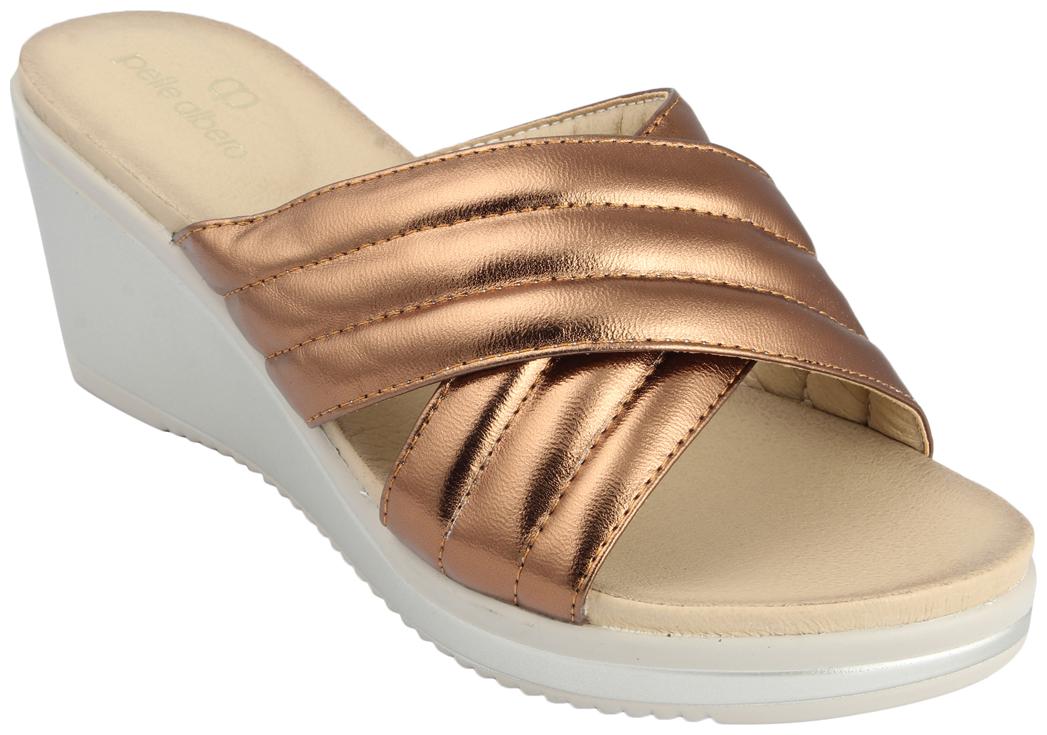 

PELLE ALBERO Women Brown Wedges