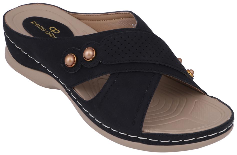 

PELLE ALBERO Women Black Sandals