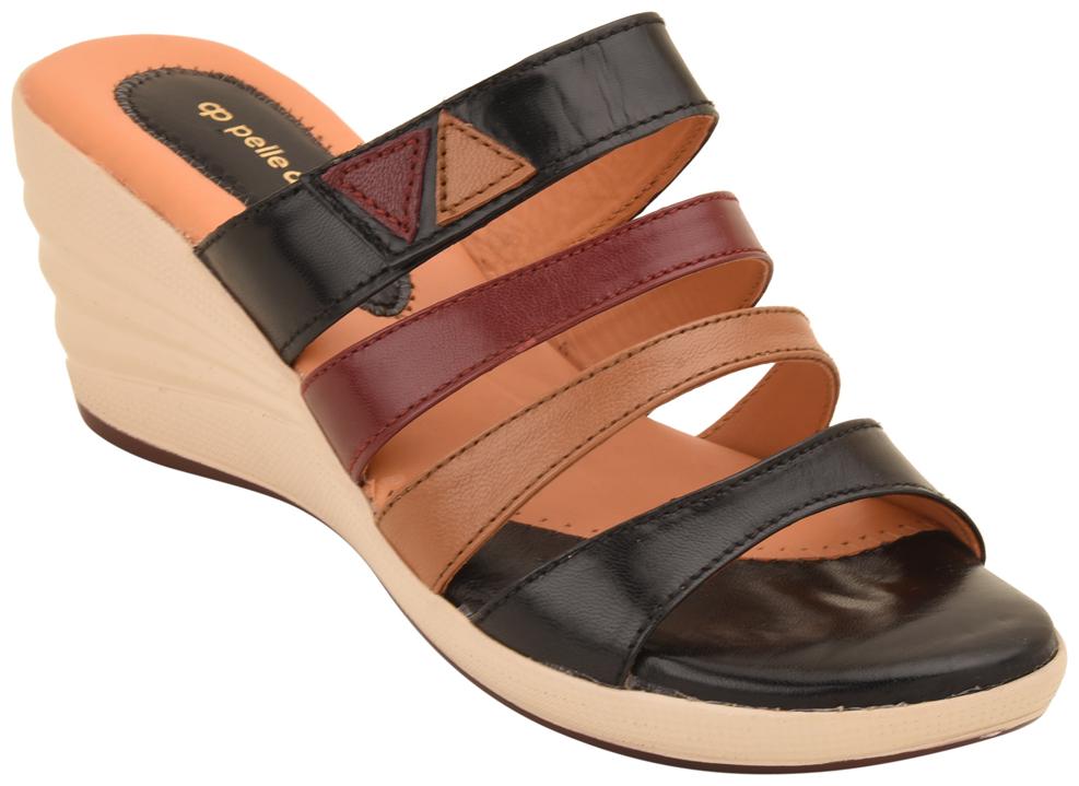 

PELLE ALBERO Women Black Wedges