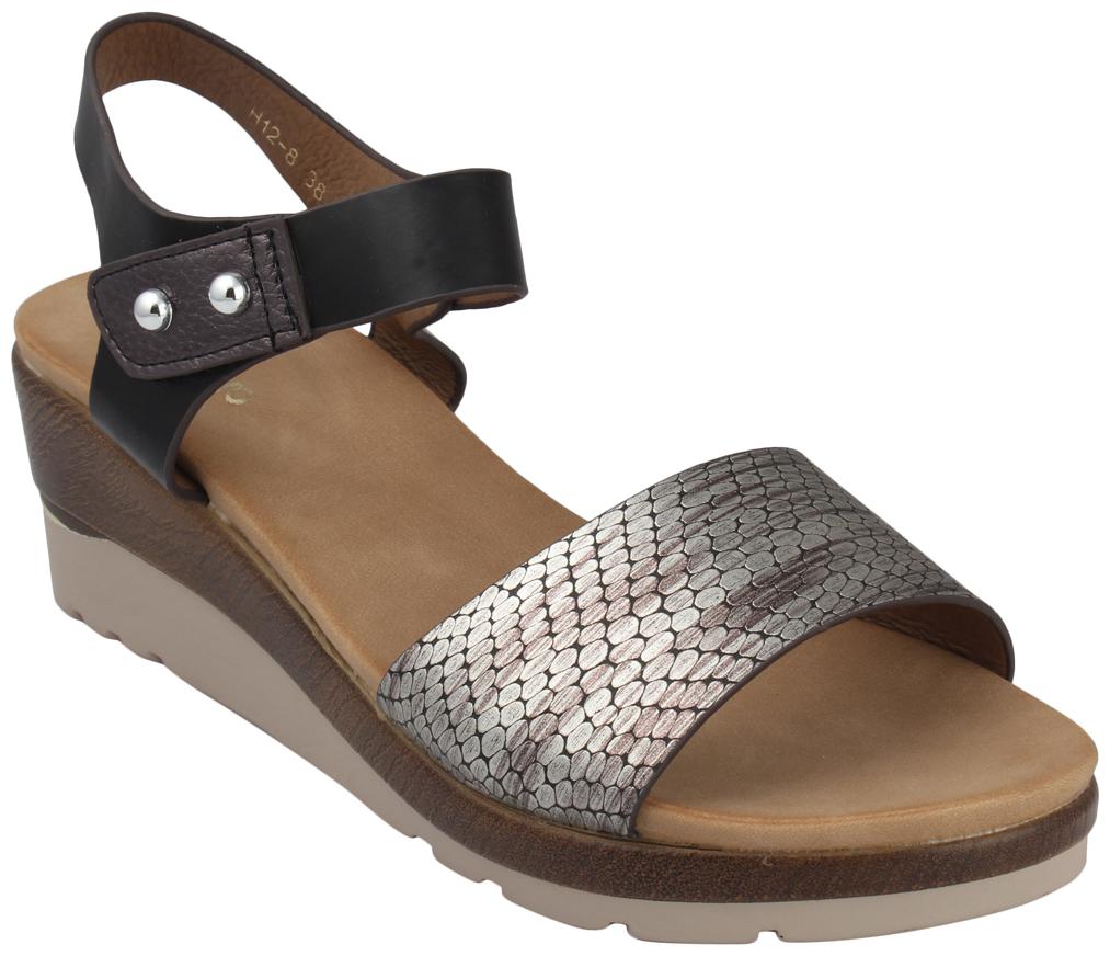 

PELLE ALBERO Women Black Heeled Sandals