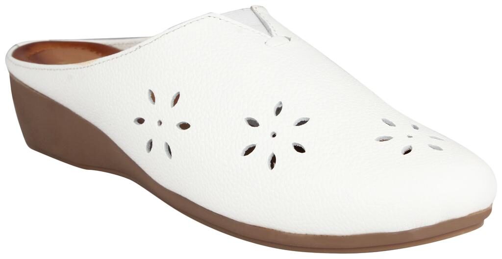 

PELLE ALBERO Women White Sandals